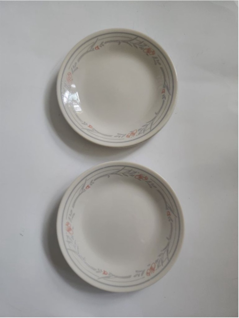 Set of four Vintage Corelle by Corning Tulip Rose 6in Dinnerware Plates